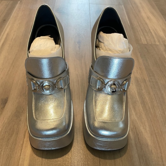 Versace Silver '95 Medusa Embellished Leather Platform Pumps Women Size 8 US New - Picture 5 of 15